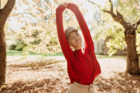 girl-smiling-park-sun